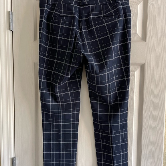 Banana Republic Sloan Fit Navy Plaid Ankle Pants (size 8) - Picture 8 of 14